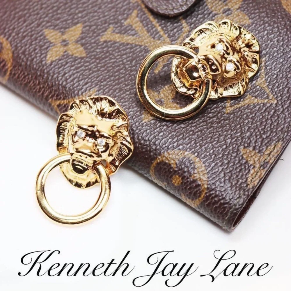 โจ VINTAGE KJL Lion's Head Doorknocker Earrings ๐ - Picture 1 of 16